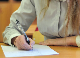 «Русская девочка уехала обратно в Казахстан»: провал экзамена по родному языку разрушил семью переселенцев