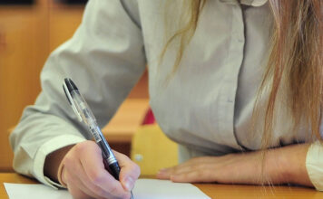 «Русская девочка уехала обратно в Казахстан»: провал экзамена по родному языку разрушил семью переселенцев