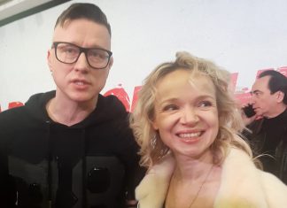 Бывшая жена Джигарханяна Виталина пришла в кино с дочерью и парнем: зовут Дмитрий