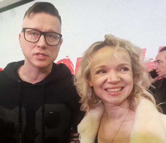 Бывшая жена Джигарханяна Виталина пришла в кино с дочерью и парнем: зовут Дмитрий