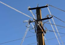 Обстрелы и непогода: в 14 областях отключения