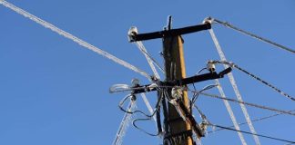 Обстрелы и непогода: в 14 областях отключения