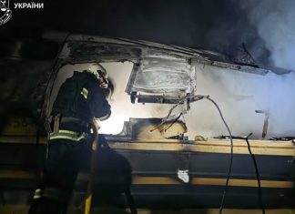 Удар по поезду: фрагменты тел принадлежат 6 людям