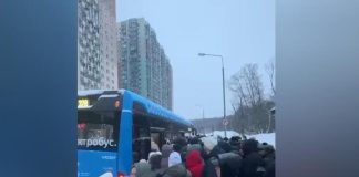 Экстремальный снегопад: фуры блокируют участки шоссе при въезде в столицу