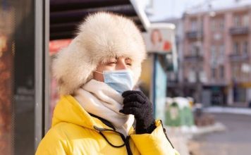 «Головокружения дикие и страшная слабость»: россияне опять болеют ковидом