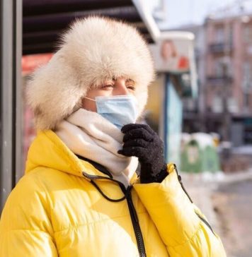 «Головокружения дикие и страшная слабость»: россияне опять болеют ковидом