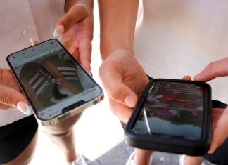 Подростки жиреют и тупеют от соцсетей: ждать ли нового запрета