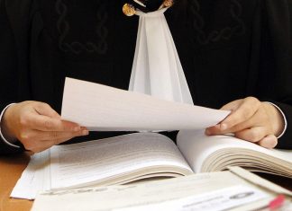 Адвоката заставили вернуть деньги клиентке: составлял ненужные жалобы