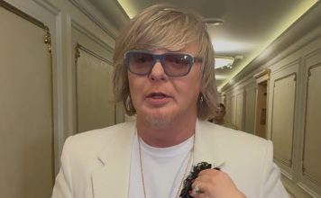 «Случилось неожиданное»: рыжий из «Иванушек» оконфузился на юбилее Зацепина в Кремле