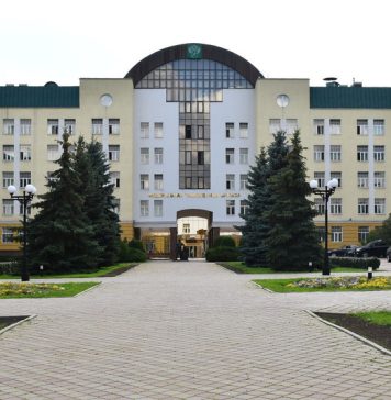 Руководитель ФТС России поощрил корреспондента «МК»